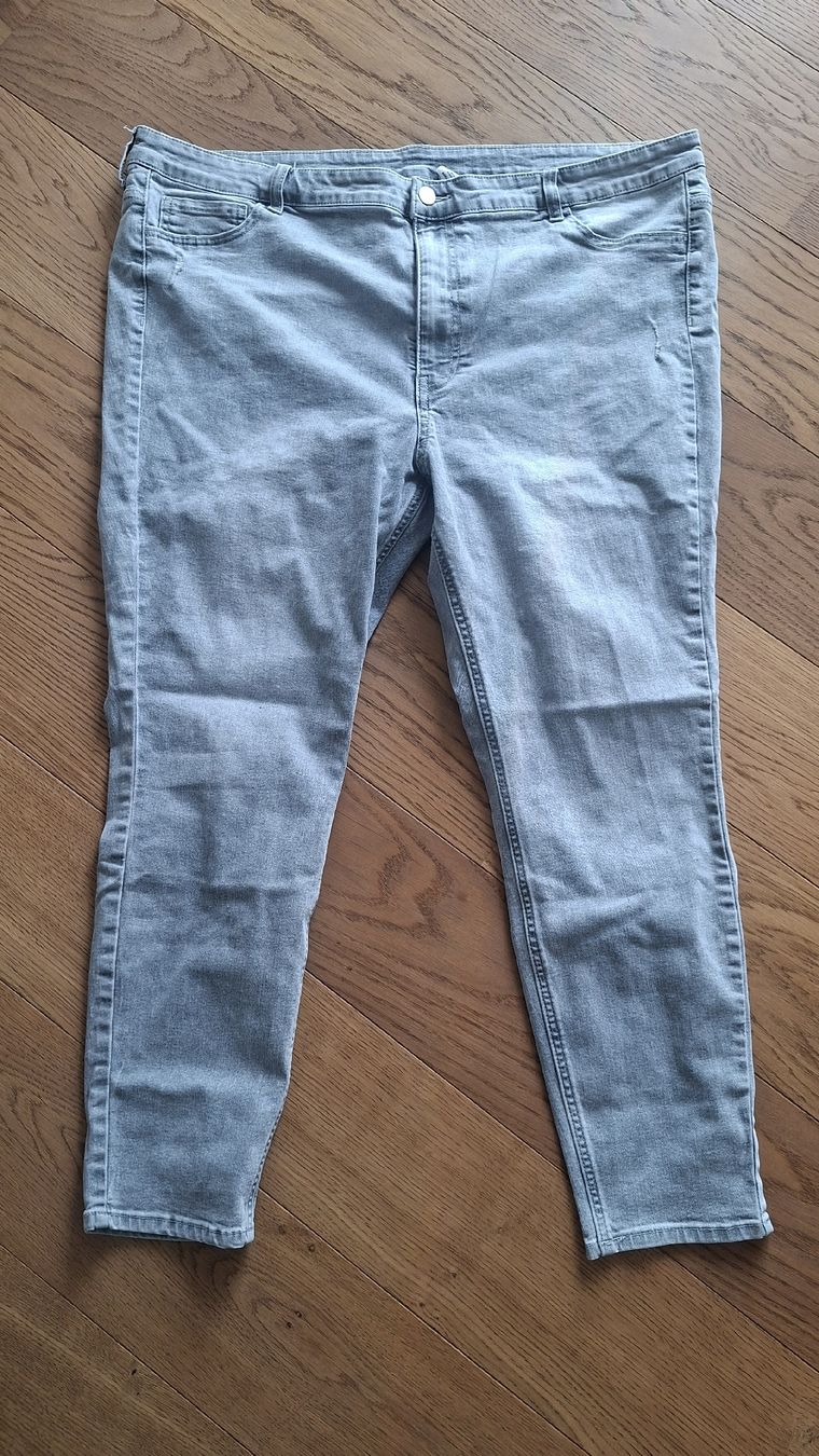 H&M Jeans: Graue Jeggings von H&M – Nuovo (secondo la descrizione) da Oberengstringen venduto da Kimchimon