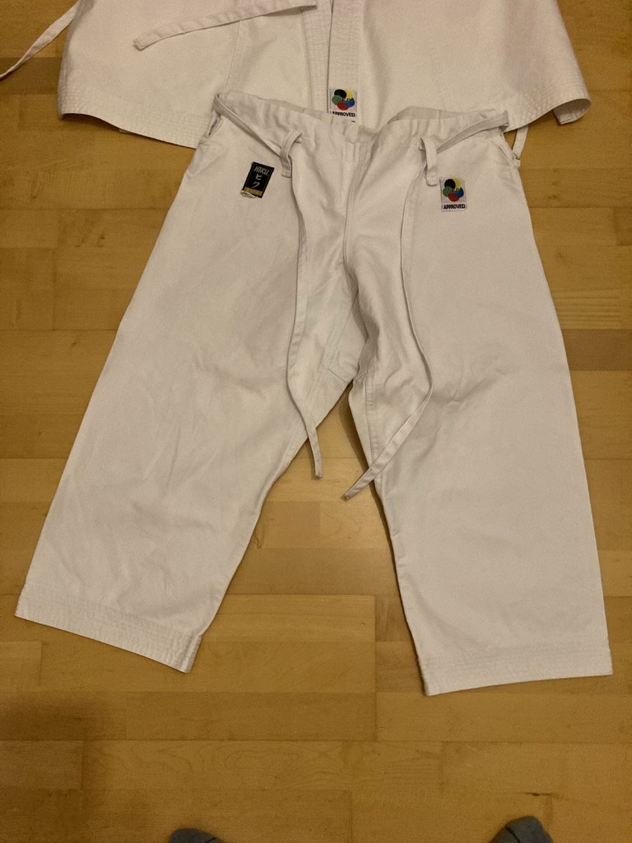 Kimono: Karate Gi Grösse 160 – Usato da Kesswil venduto da Branca-01 1