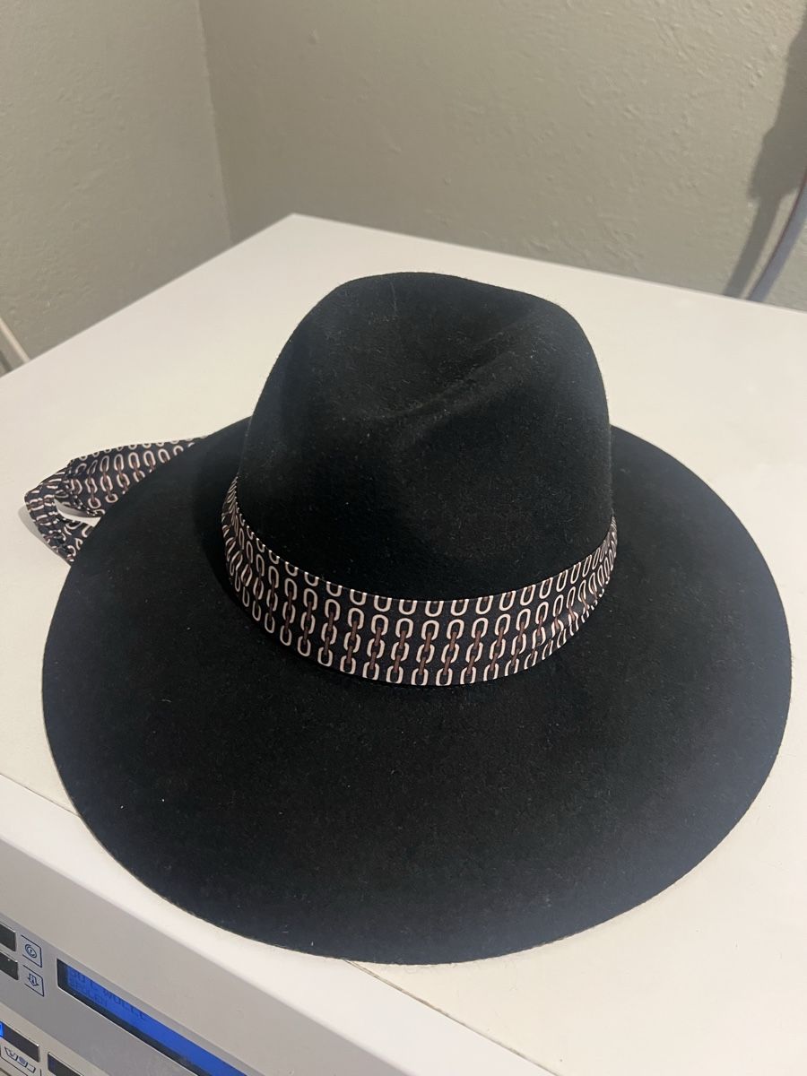 Zara Copricapi, berretti & cappellini: Schicker schwarzer Hut von Zara mit Band – Nuovo (secondo la descrizione) da Zürich venduto da sellingmystuff1 5