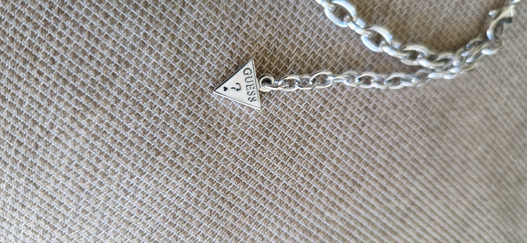 Guess Catenine: Guess Halskette mit Strass - Silberfarben – Usato da Chur venduto da BARDii 2