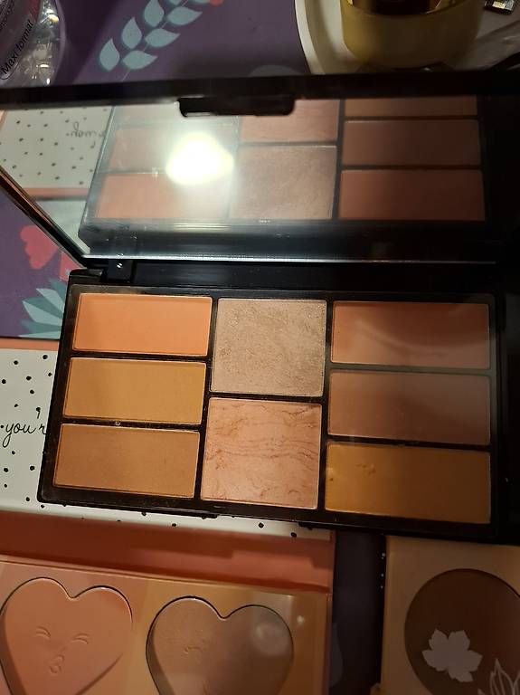 Make-up: Lotto blush e illuminanti – Usato da Hochdorf venduto da gal_w9hk 3