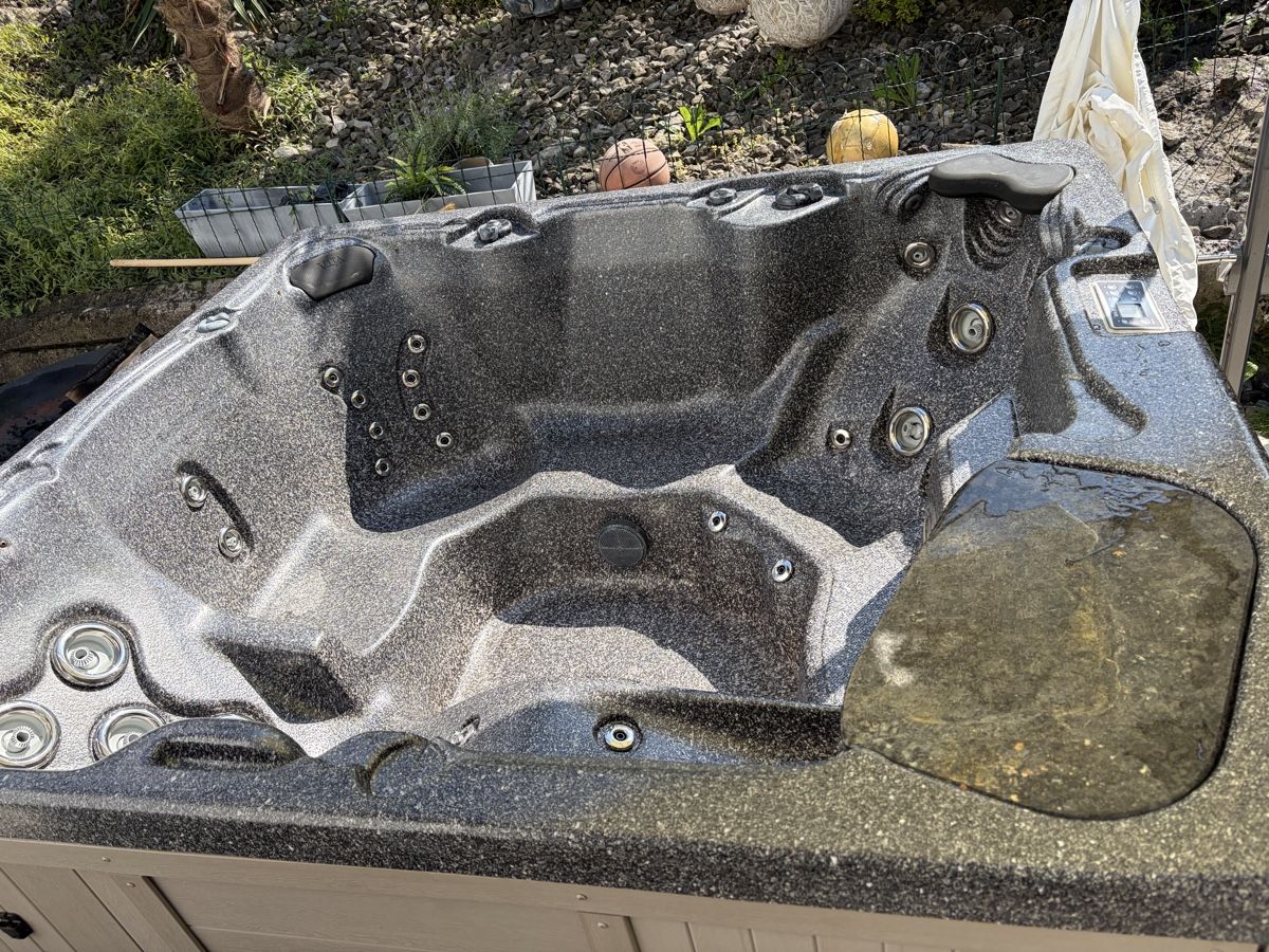 Bains à remous: Whirlpool 5 pers – Défectueux à Beckenried par amstadivan 3