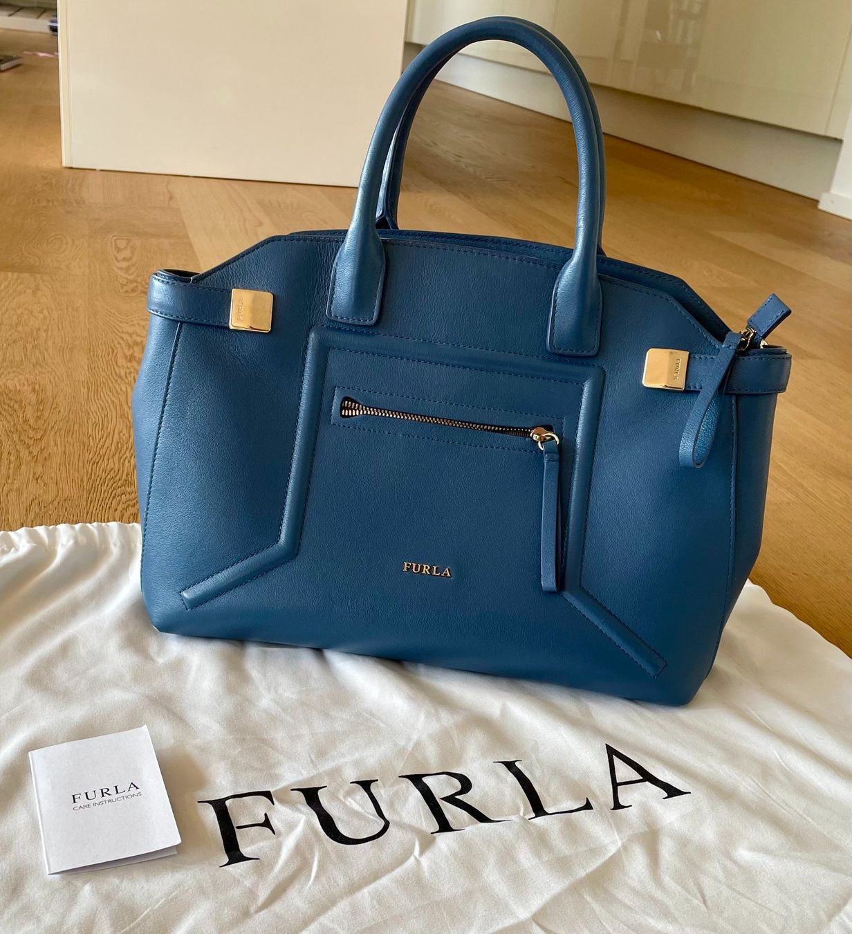 Furla Sacs femmes: Furla Damenhandtasche – D'occasion à Herrliberg par tho_bnh9