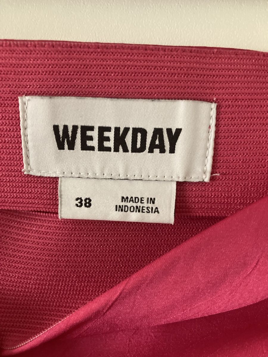 Weekday Jupes: Rock Weekday Pink Grösse 38 mit Fleck – D'occasion à Zürich par Timbera 1