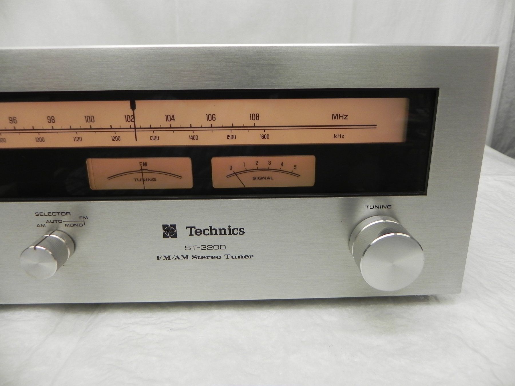 Technics Radio: Technics ST-3200 Tuner – Usato da Basel venduto da Life-Style-Art 4