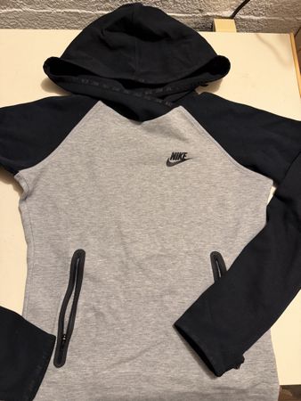 Nike Kapuzenpullover grau schwarz Grösse XS gebraucht