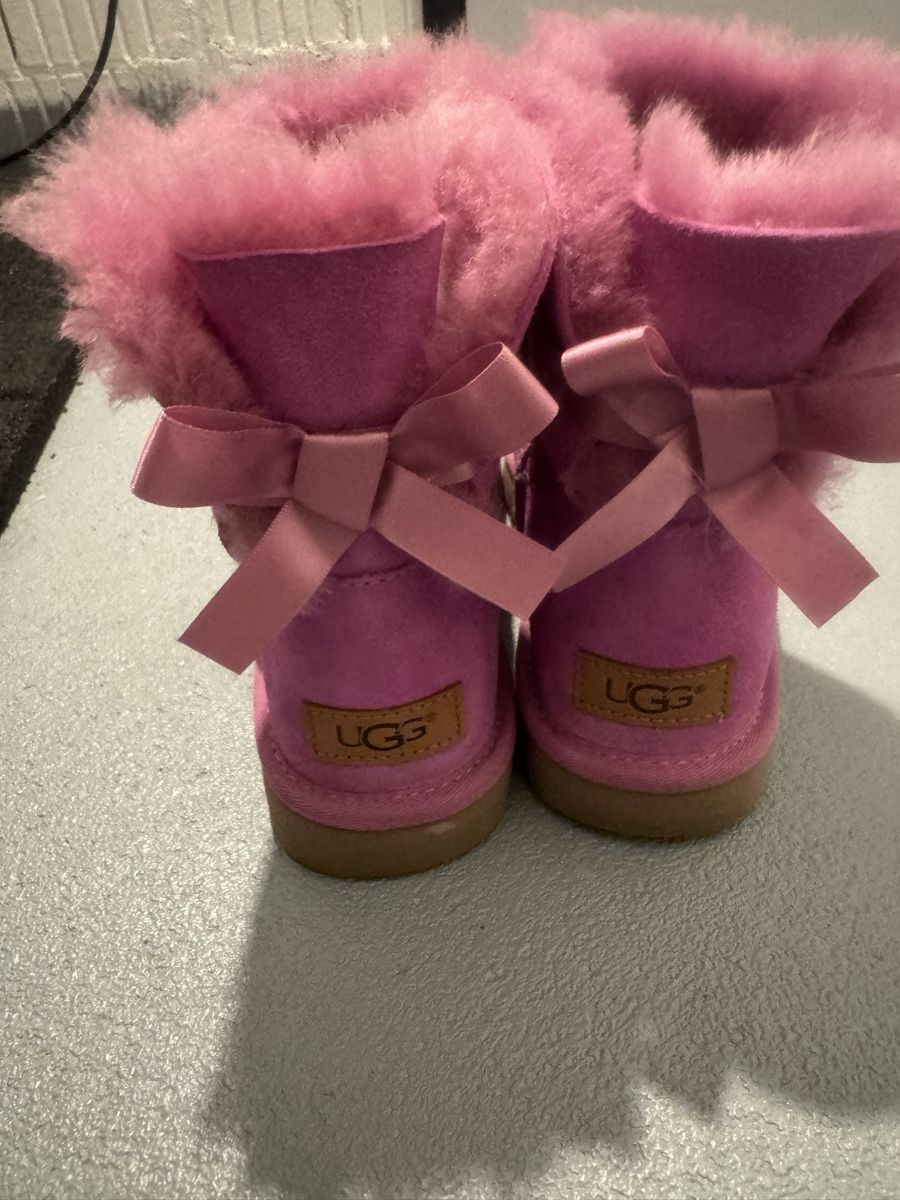 Ugg Scarpe da uomo: Pinke Ugg Boots mit Schleife – Nuovo (secondo la descrizione) da Luzern venduto da wet_7bm6 2