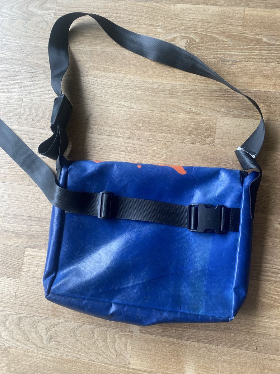 Freitag Sacs: FREITAG Umhänge-Tasche blau orange – D'occasion à Biel/Bienne par pau_g8qg 1