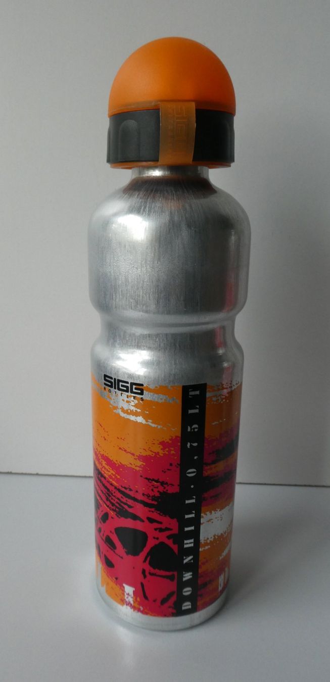 Sigg Trinkflaschen & Thermosflaschen: SIGG Sport Trinkflasche Downhill 0.75 L – Neu (gemäss Beschreibung) aus Frauenfeld von Astra13 1