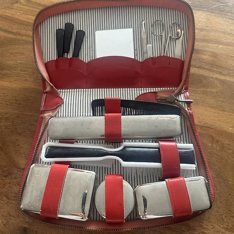 Trousse de Toilette & Vanity - Essentiels de Voyages