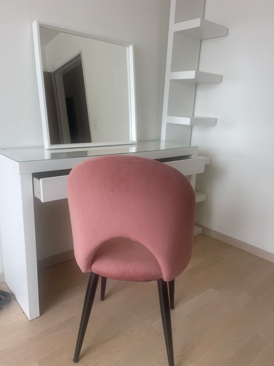 Ikea Tavoli da trucco: Make up Tisch mit Spiegel, Regal und Stuhl  – Usato da Bergdietikon venduto da Laux