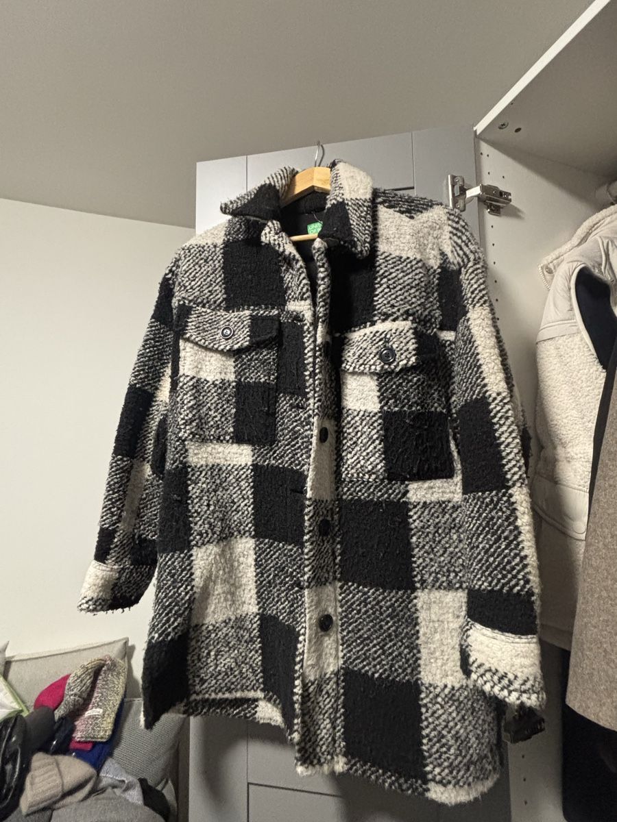 Benetton Giacche: Veste Benetton – Nuovo (secondo la descrizione) da Chavannes-des-Bois venduto da por_bq5v