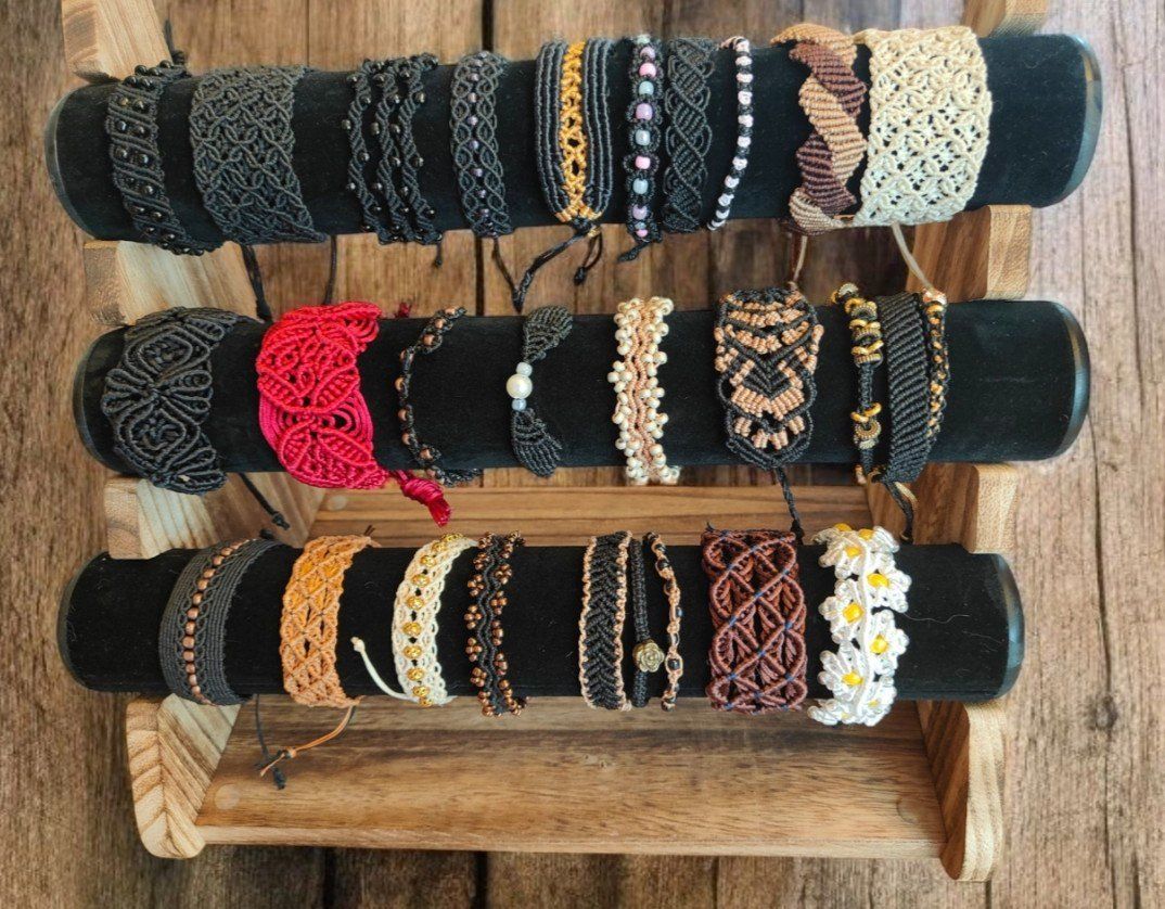 Bracciali & Braccialetti: Handgemachtes Makramee Armband mit quadratischen Perlen – Nuovo (secondo la descrizione) da Luzern venduto da Bbig 3