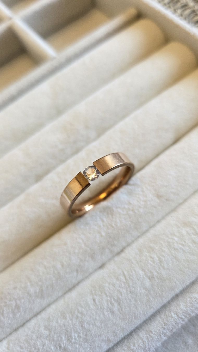 Anelli: Ring Edelsrahl  Grösse 9 mit Stein neu – Nuovo (secondo la descrizione) da Baden venduto da kar_rm7y 1