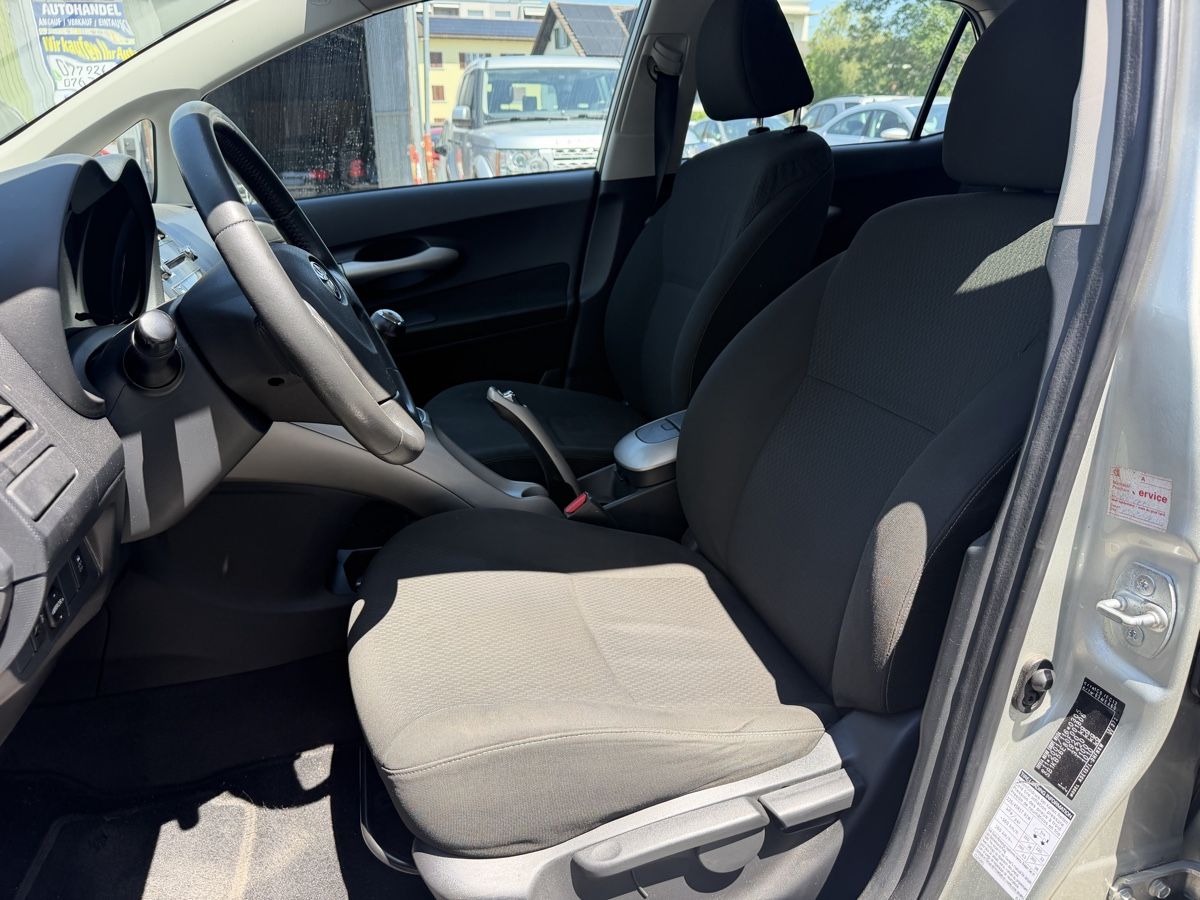 Toyota Automobili: Toyota Auris 2,2 Diesel Ab MFK  – Usato da Amriswil venduto da Autocent 5