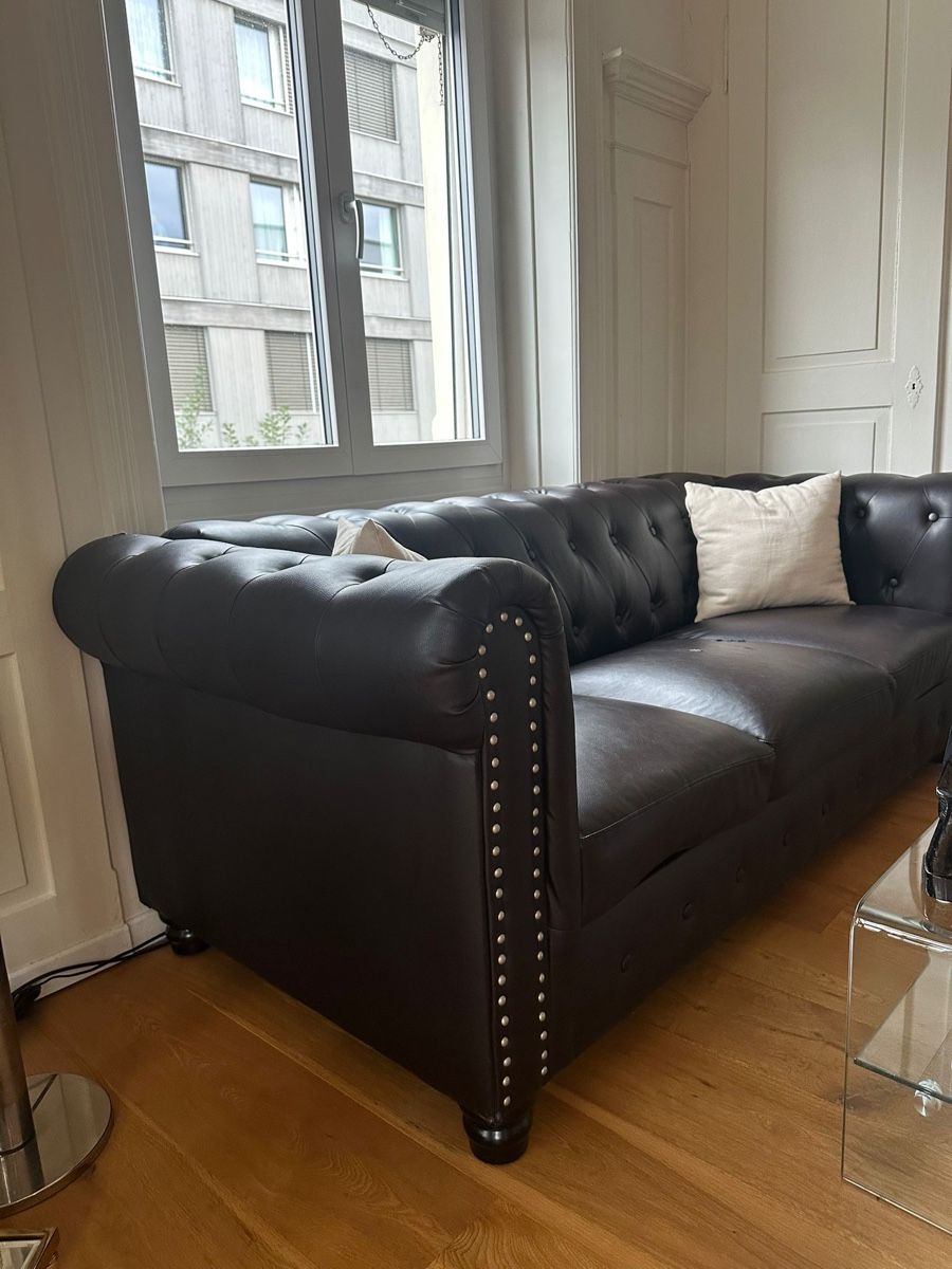 Sofas: Chesterfield Sofa - Kunstleder 3-Sitzer gebraucht – Gebraucht aus St. Gallen von cha_gk52