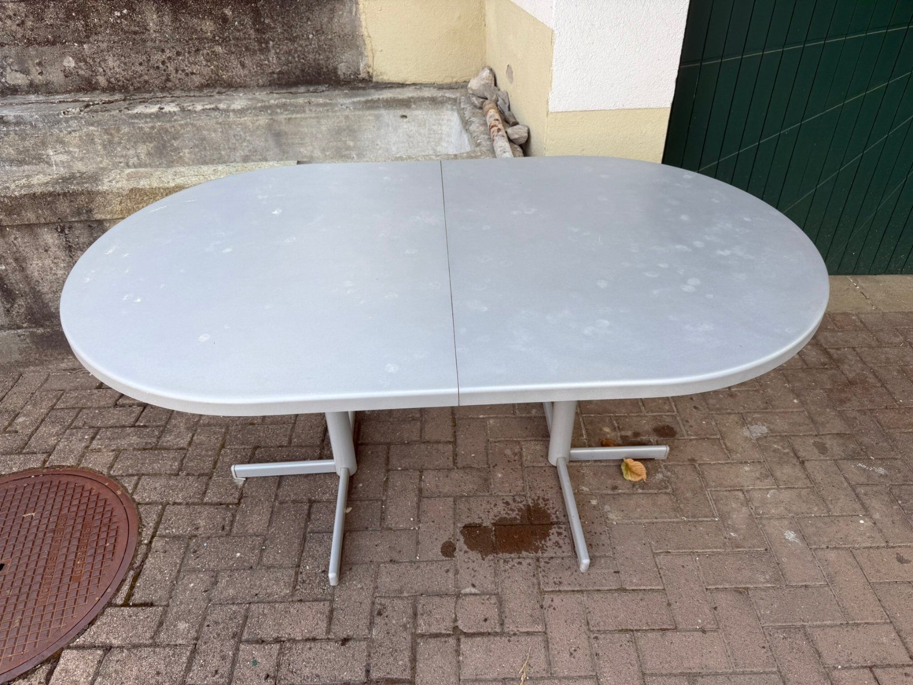 Schaffner Tische: Schaffner Tisch oval – Gebraucht aus Etzgen von tortue124