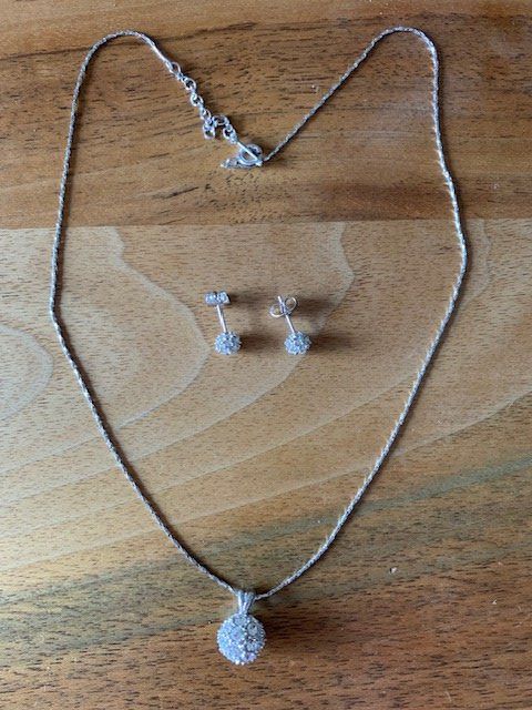 Autres bijoux: Silberkette mit Anhänger und Ohrsteckern, glitzernd – Neuf avec emballage d'origine à Uster par ARFAJ18