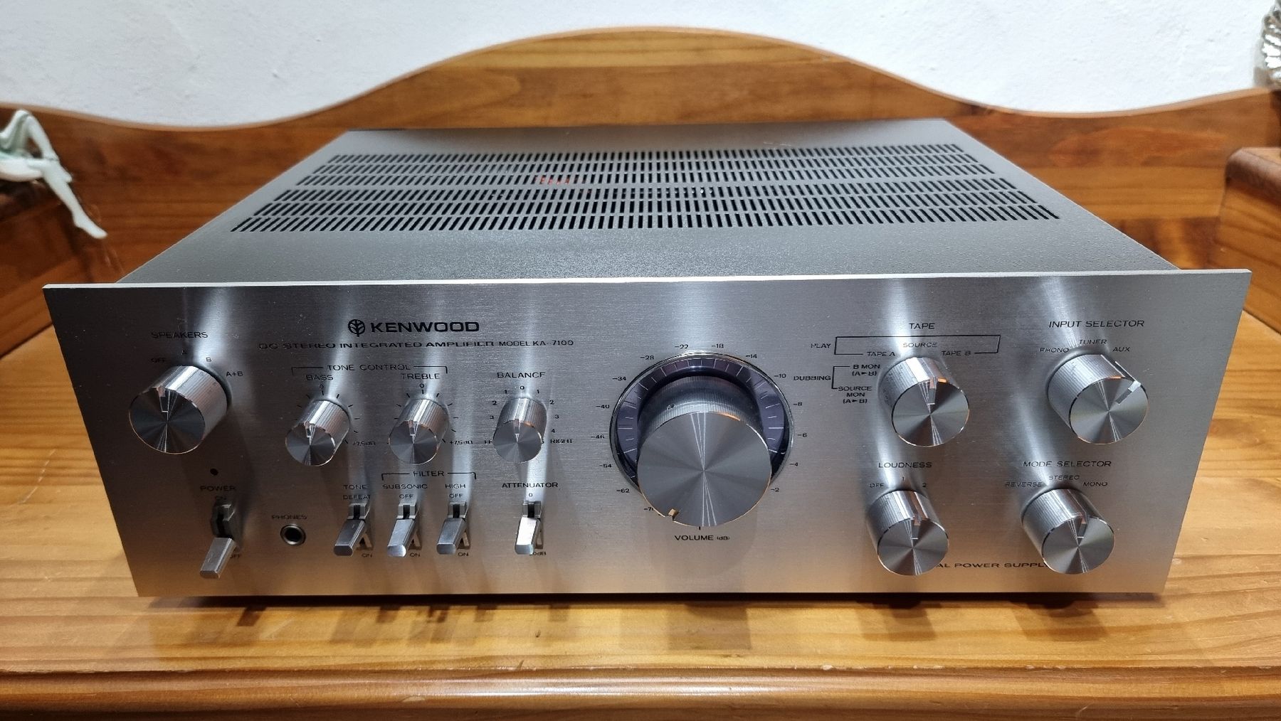Kenwood Amplificatori: Kenwood KA-7100 Revidiert, & neuen Binding Posts 4mm – Usato da Schöfflisdorf venduto da Silvervintage.CH