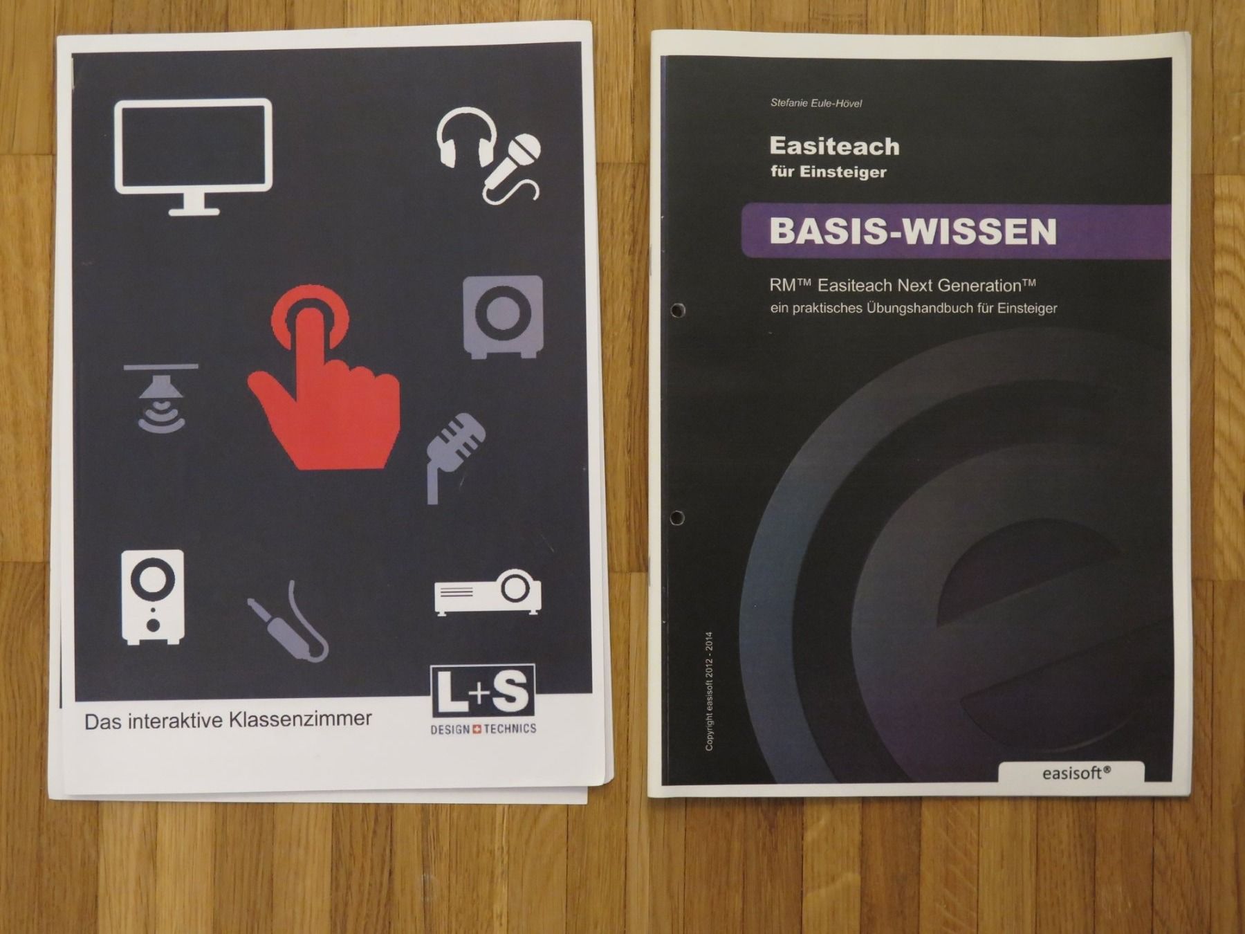 Lavagne: Schule - Interaktive Whiteboard / Wandtafel IWB - 3 Bücher – Usato da Zwingen venduto da Tigertimmi 3