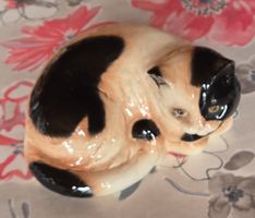 Adorable chat en céramique, parfait pour décorer!