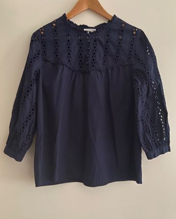 MAISON 123 Blouse bleu marine broderie anglaise t.40