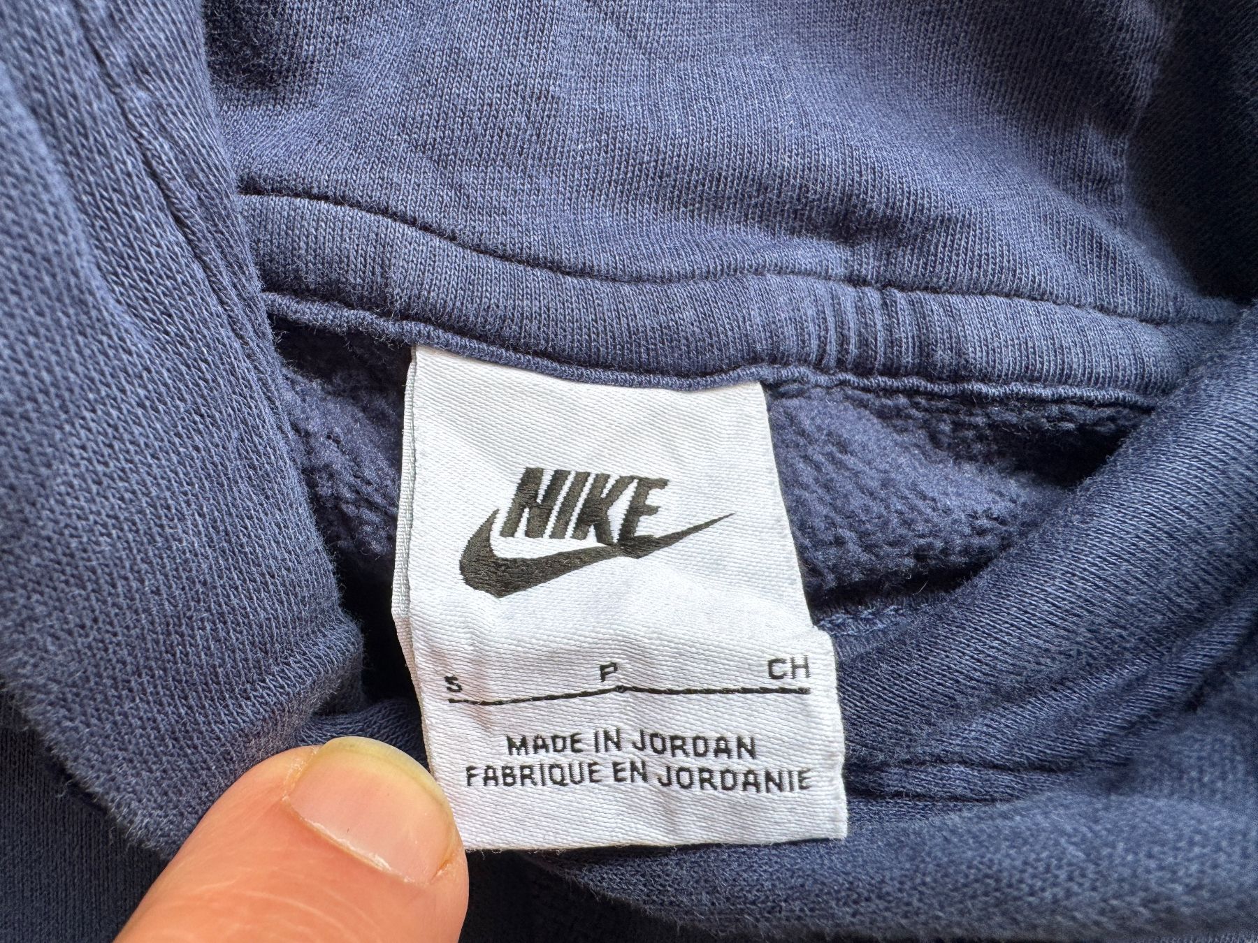 Nike Pullover & Sweatshirts: Nike Sweatshirt hoodie pullover Size S embroidered logo – Gebraucht aus Neuchâtel von _Easy_to_Find_ 2