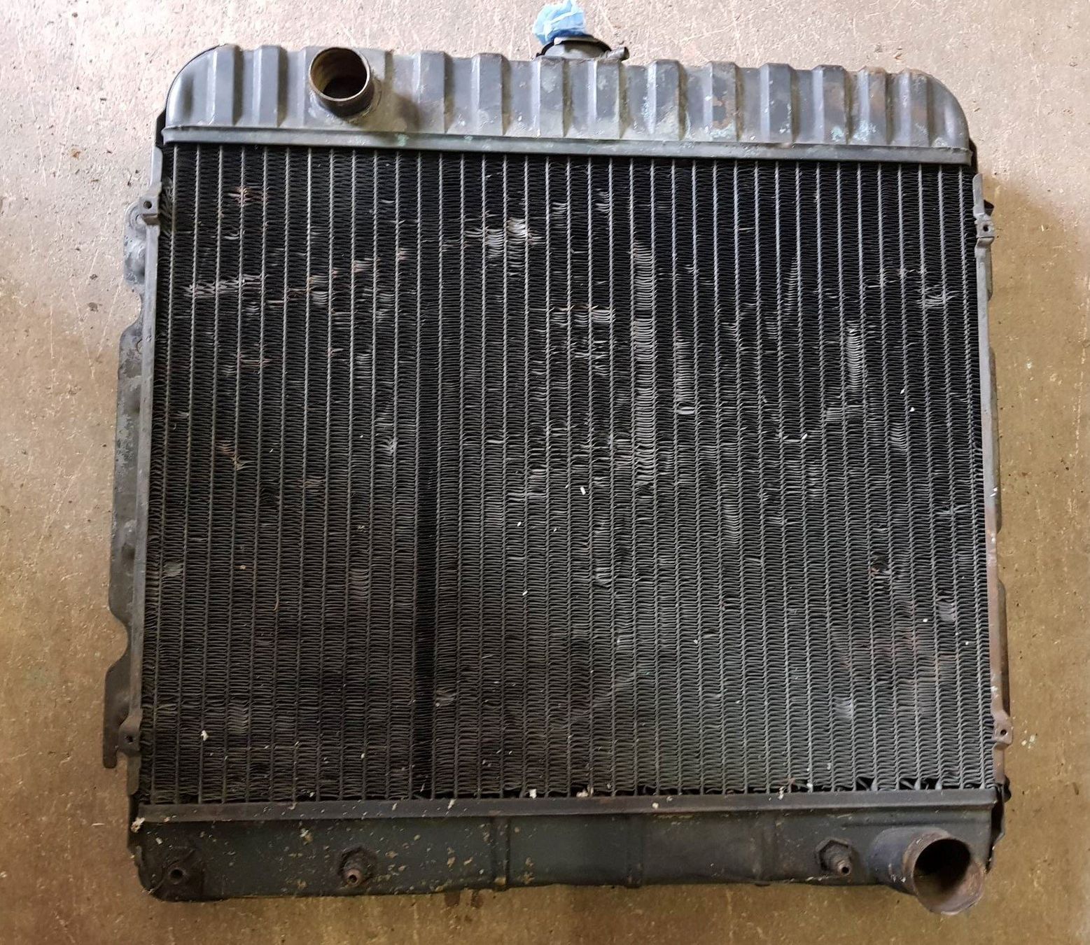 Tutti pezzi di ricambio auto: Original Mopar Kühler  No.3 – Usato da Niedergösgen venduto da usc_8qc6