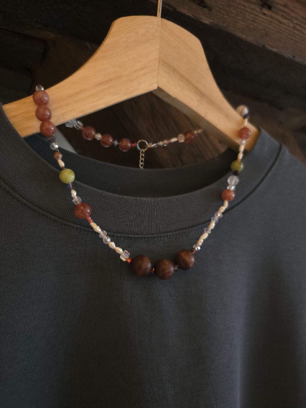 Catenine: Handmade Statement Kette mit Süsswasserperlen & Natursteinen – Nuovo e nell'imballaggio originale da Interlaken venduto da NataliiaS 4