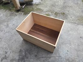 Grosse Kiste aus Massivholz Ahorn und Nussbaum 75x55x 40cm