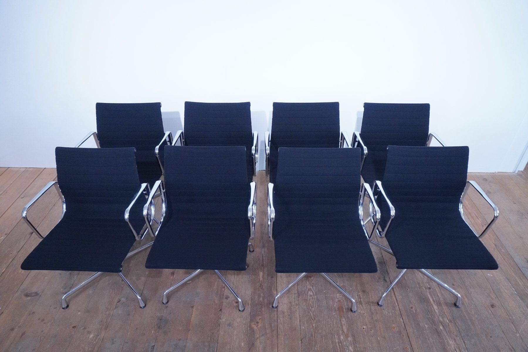 Vitra Sedie: Vitra Eames Alu Chair EA108 Hopsak nero – Usato da Bad Zurzach venduto da QLASSIQ 8