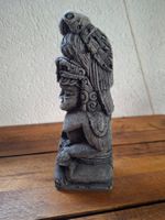 Statue en pierre "femme allaitant son enfant" 960 gr.