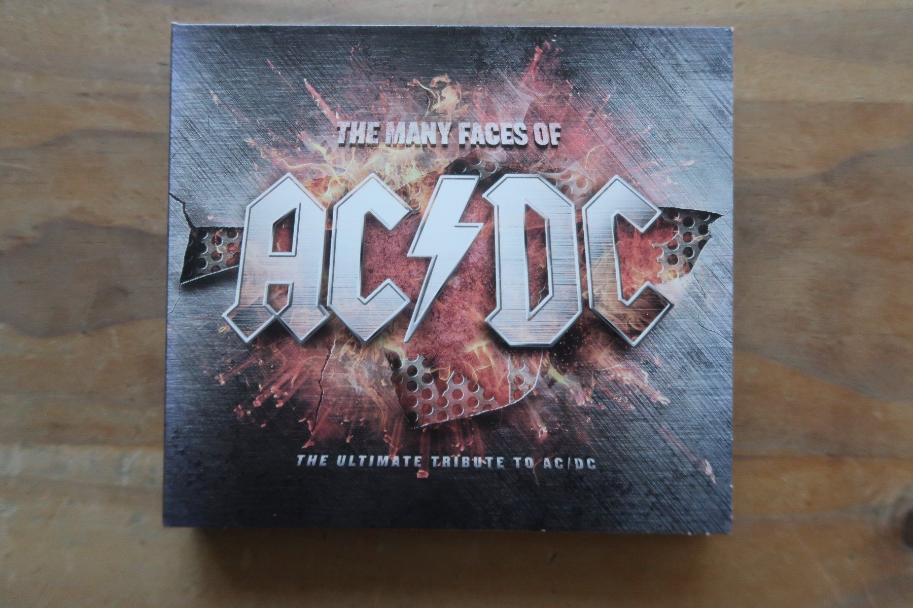 CDs: AC/DC - THE MANY FACES OF - 3x CD – Gebraucht aus Basel von Patiscat