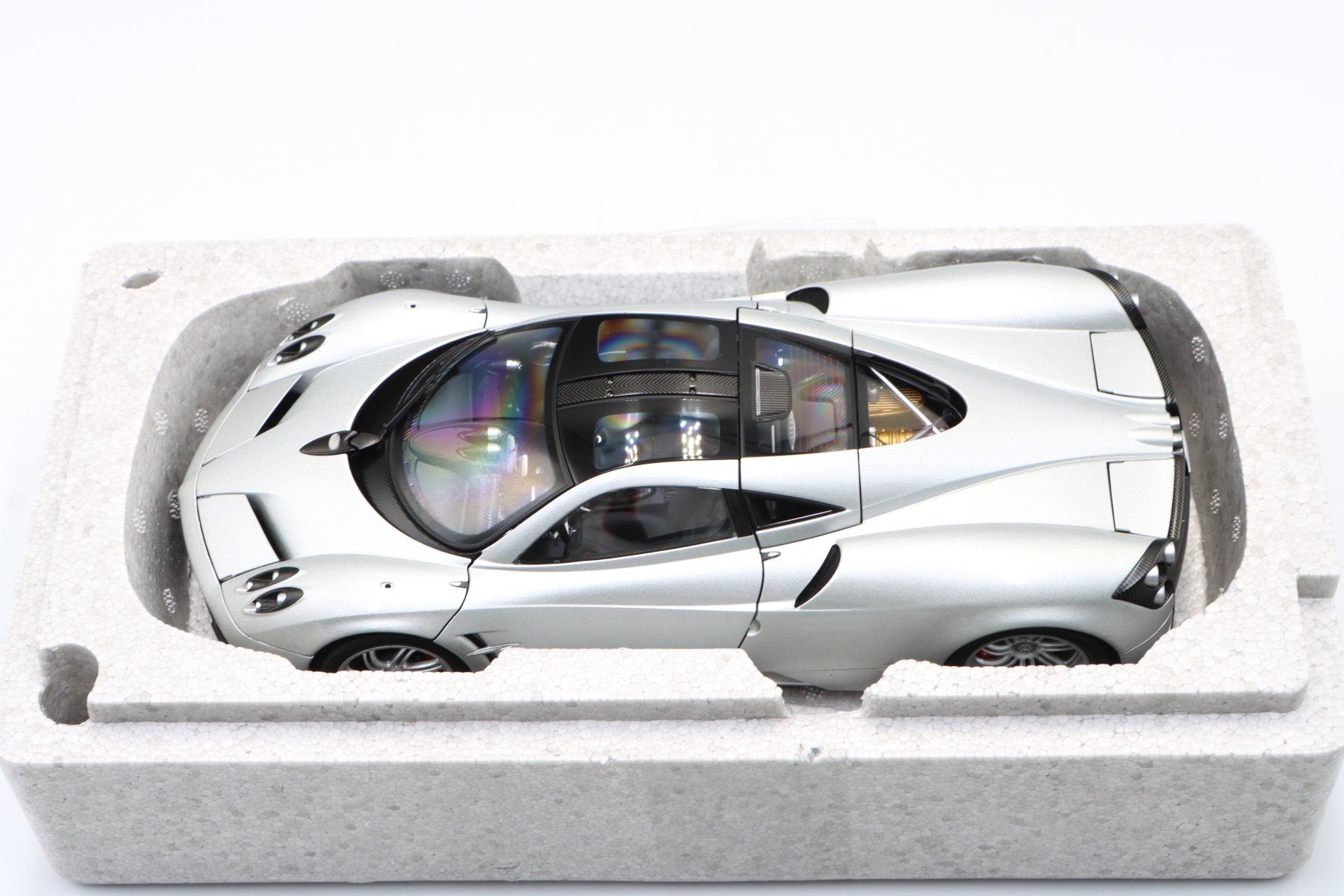 Autoart Modellautos: Pagani Huayra 2011 1:18 AutoArt – Neu und originalverpackt aus Bühl b.Aarberg von modelldiecast 5