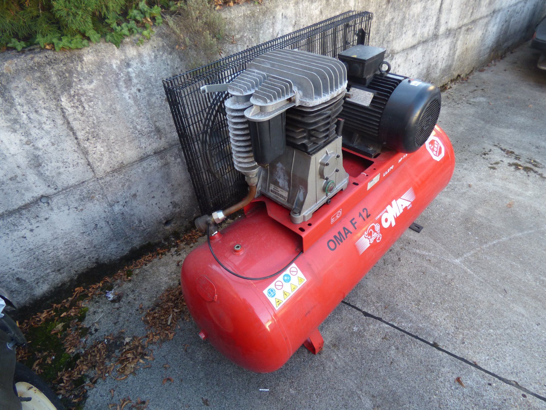 Compressori: Kolbenkompressor OMA F12, 400V – Usato da Rikon im Tösstal venduto da old_mw5d 2