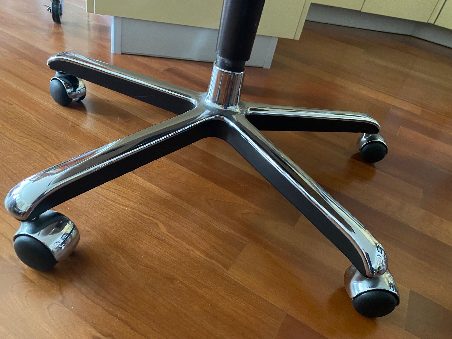 Chaises: Bürostuhl mit Rollen vitramat – D'occasion à Horw par Jeubi806 4