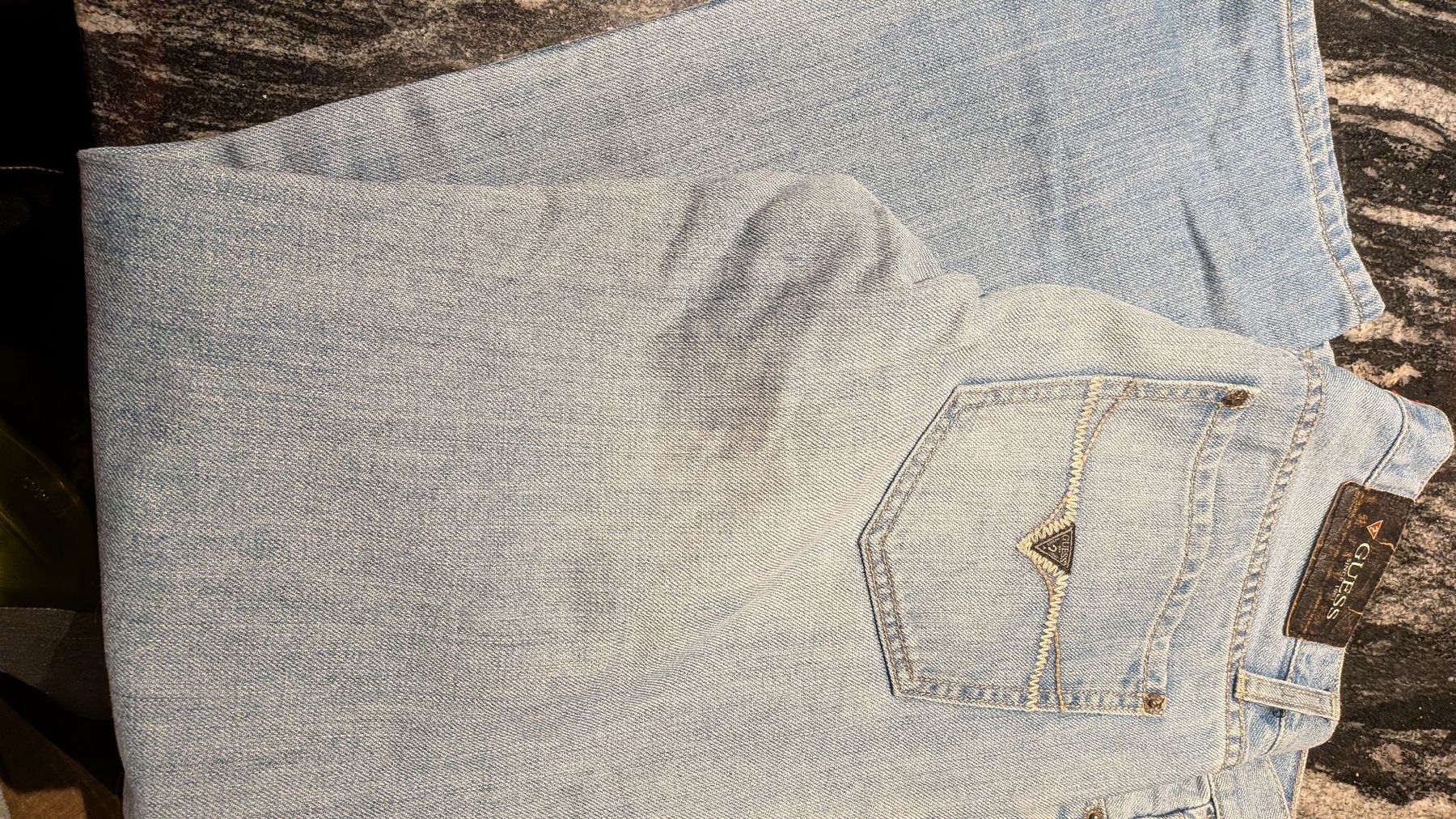 Guess Jeans: Herren Jeans GUESS – Neuf (Voir description) à Wattenwil par karinschaw 4