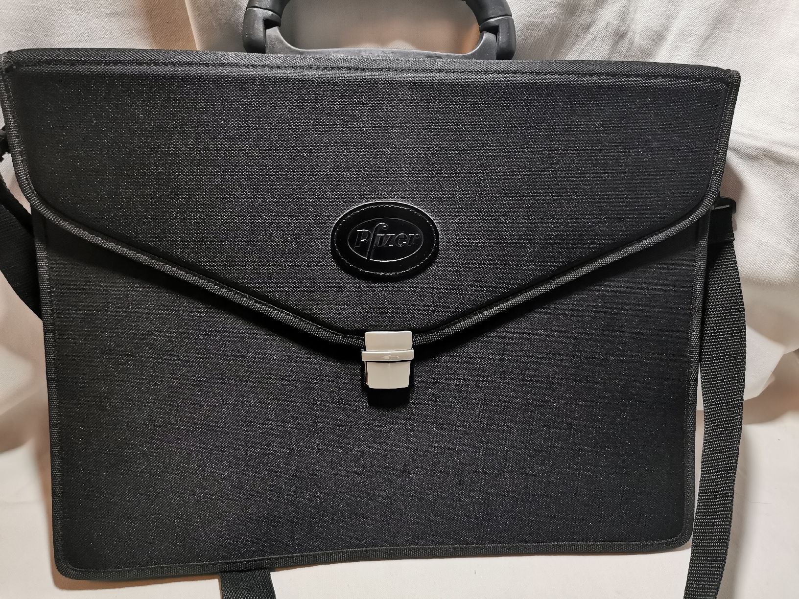 Taschen: Laptoptasche Pfizer – Gebraucht aus Basel von Treasurehunter 2