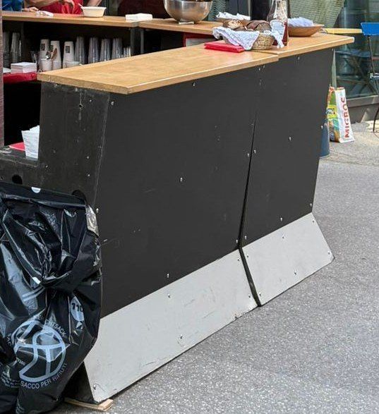 Allestimento di negozi e stand fieristici: Element-Bar mit Stromanschluss – Usato da Hirzel venduto da Powerzed 1