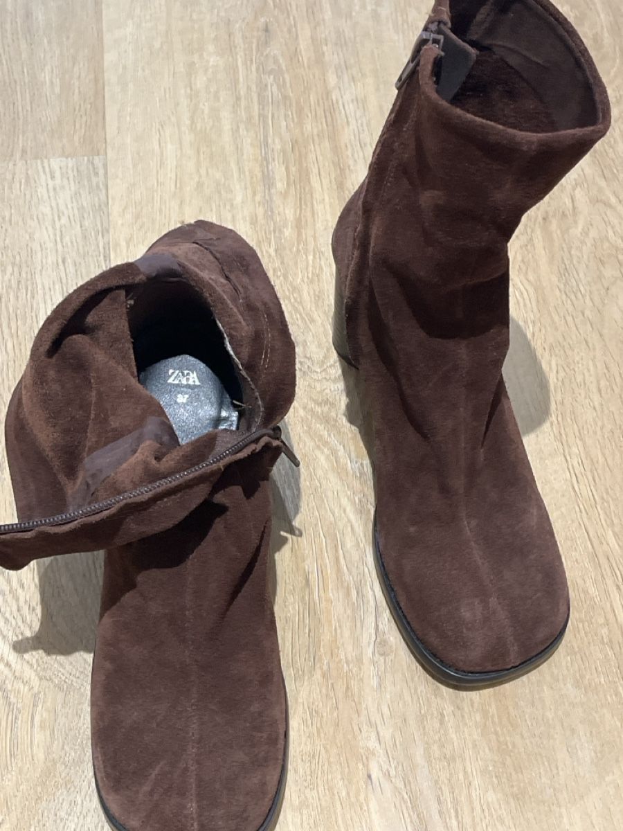 Zara Scarpe da donna: Bottes en daim marron, taille 37, comme neuve – Nuovo (secondo la descrizione) da Salgesch venduto da Tuf7 1