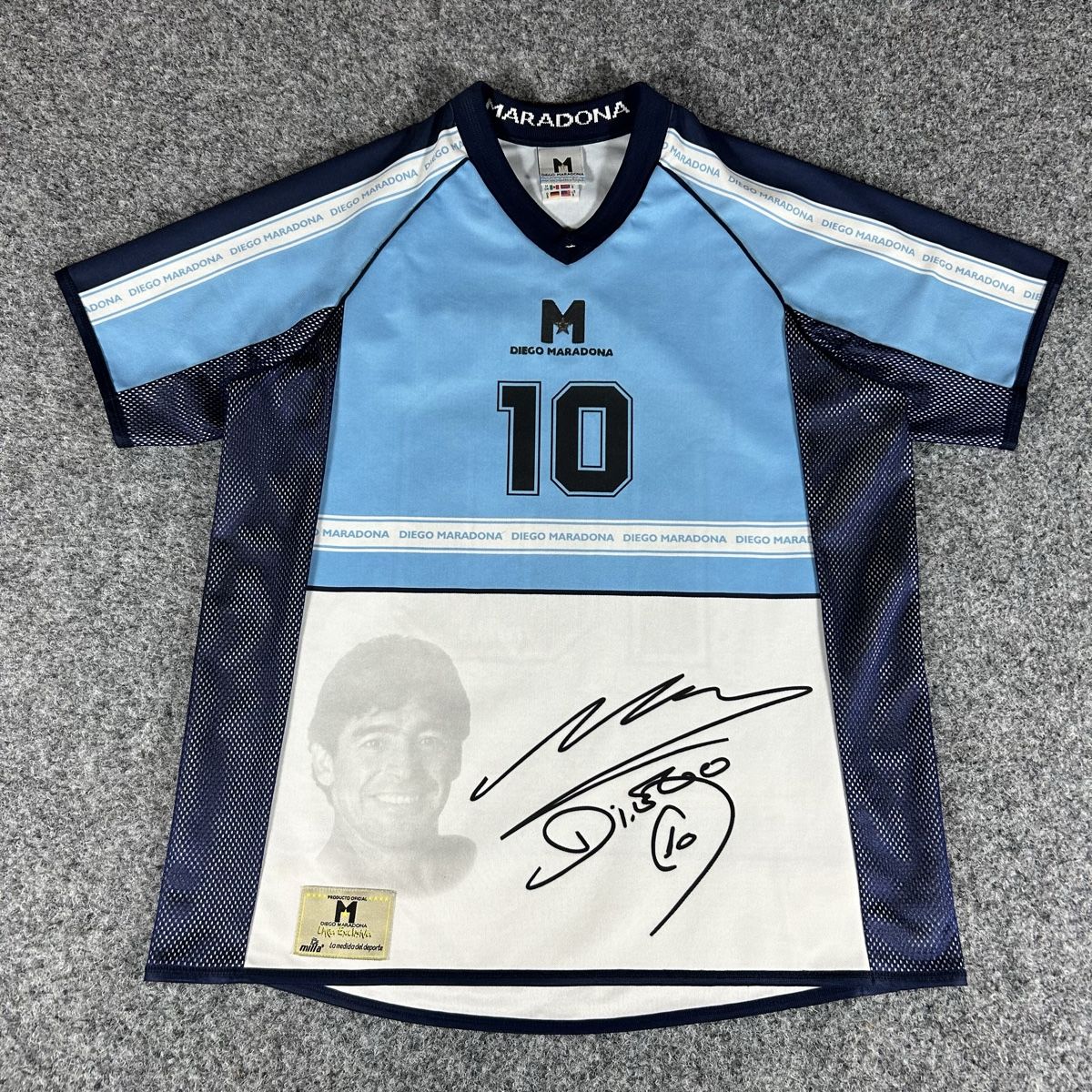 Canottiere & Pantaloni: Maradona signed – Nuovo (secondo la descrizione) da La Sagne NE venduto da Matlasape