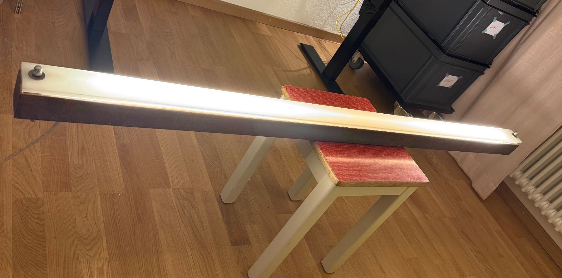 Lampes: Lampe aus Eisen mit Leuchtstoffröhre – D'occasion à Pratteln par Volk42 2