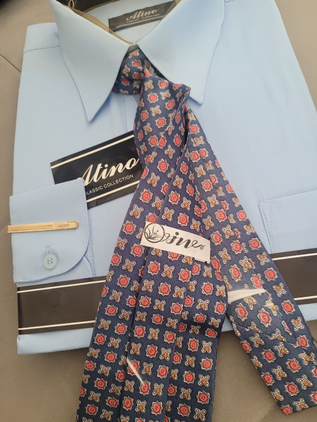 Camicie: Neu Herrenhemd Krawatte Einstecktuch Grösse 42 blau – Nuovo e nell'imballaggio originale da Bassersdorf venduto da kid_fm98 1