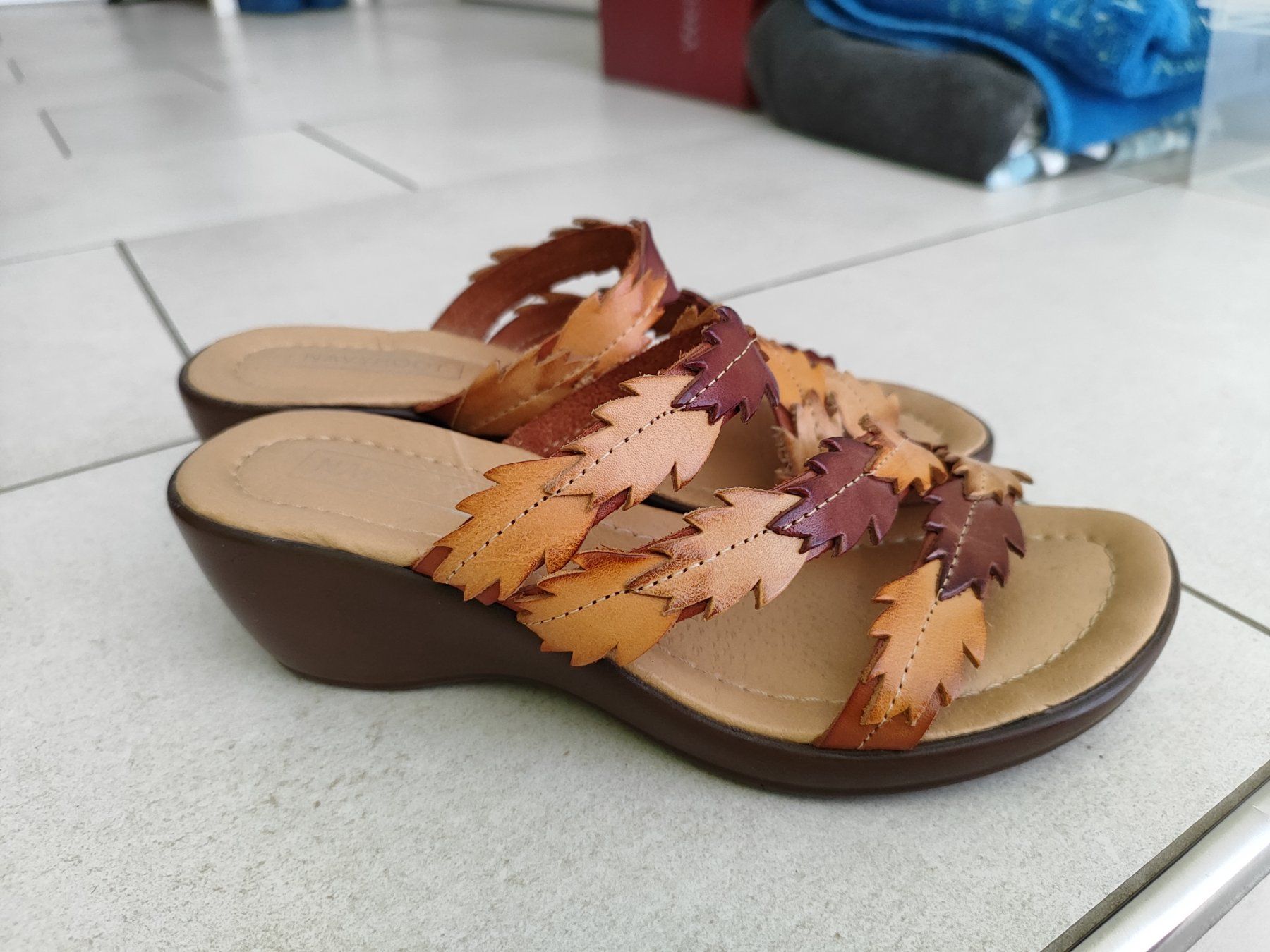 Navyboot Chaussures femmes: schöne Navyboot Sandalen Blattmuster Gr. 37 – D'occasion à Seon par Mandes1 2