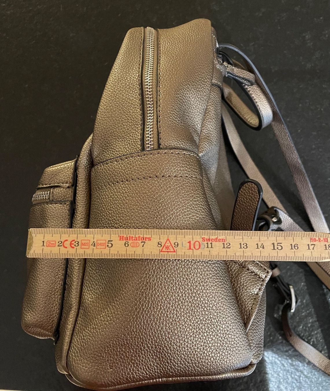 Zaini: Petit Sac à dos élégant couleur bronze - PARFOIS – Nuovo (secondo la descrizione) da Vuisternens-Ogoz venduto da PhilDr 7