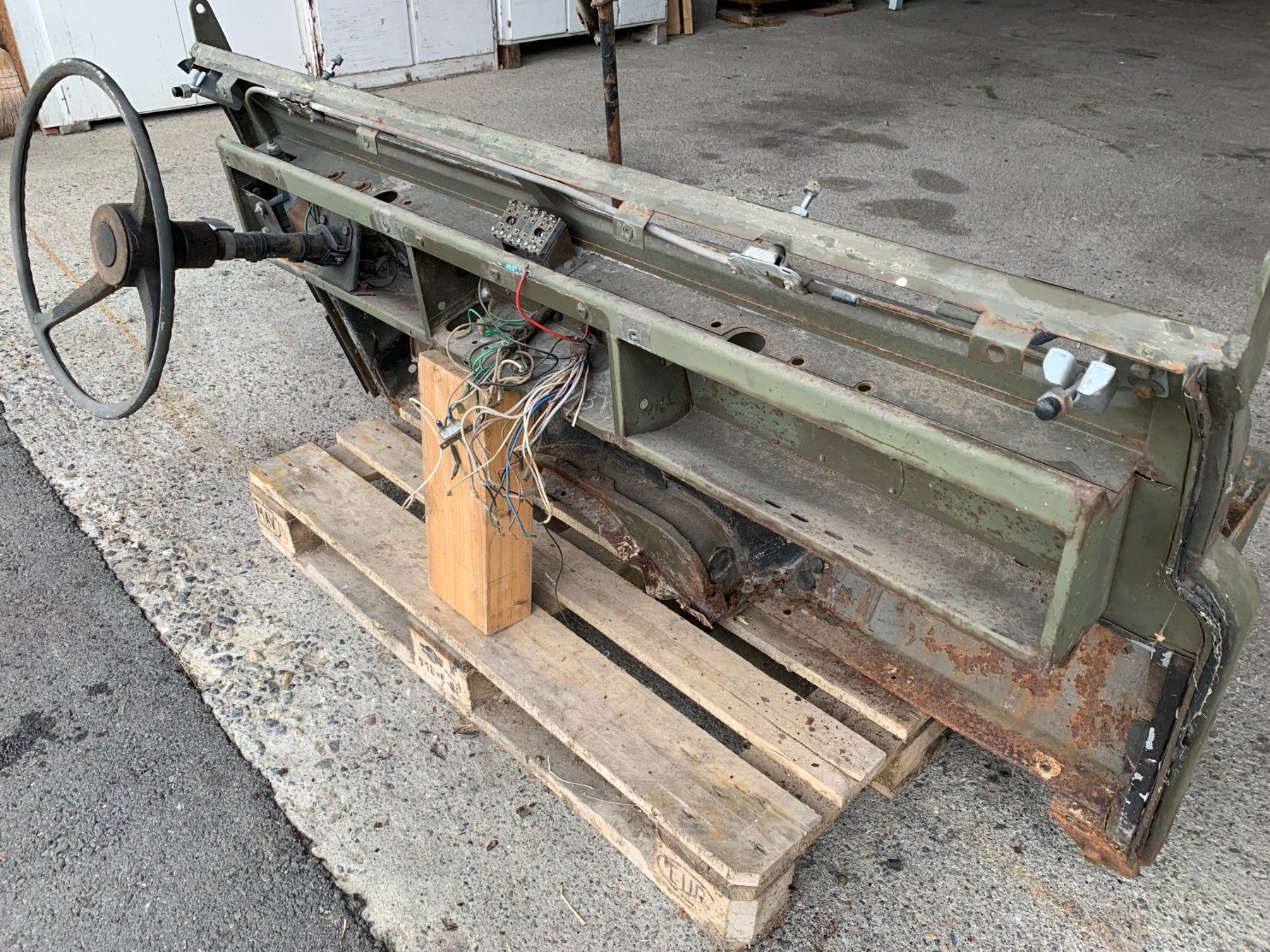 Land Rover Alle Autoersatzteile: Land Rover Serie 2a Spritzschutzwand / Bulkhead – Gebraucht aus Oberägeri von  6