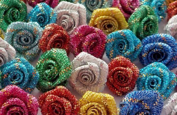 Statuette: Mini roses Ruban métalisé mixte 1cm 10pc – Nuovo e nell'imballaggio originale da St-Imier venduto da goodber