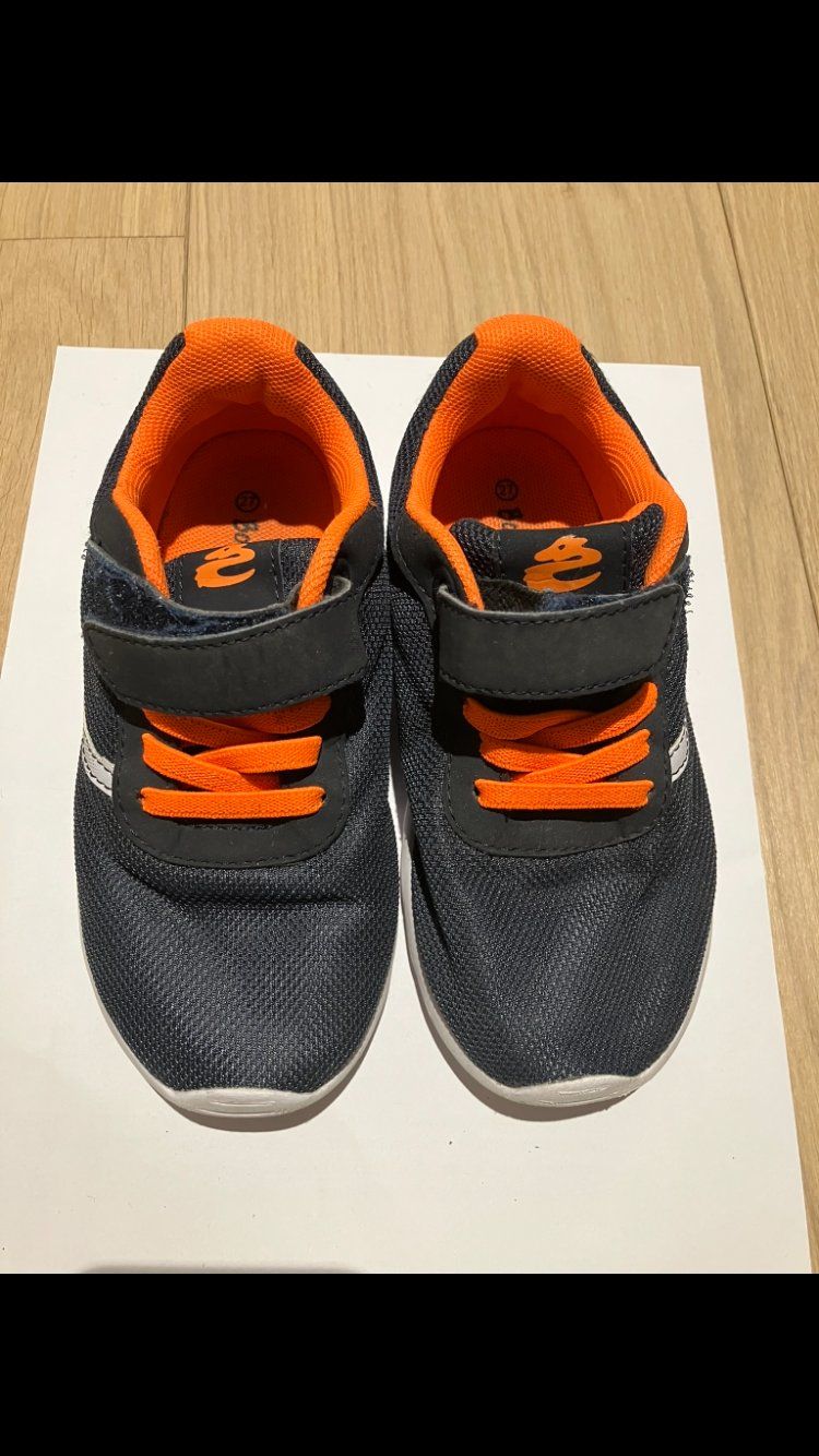 Scarpe per ragazzi: Kinder Sportschuhe Grösse 27 – Usato da Würenlos venduto da Eulenpostuhu