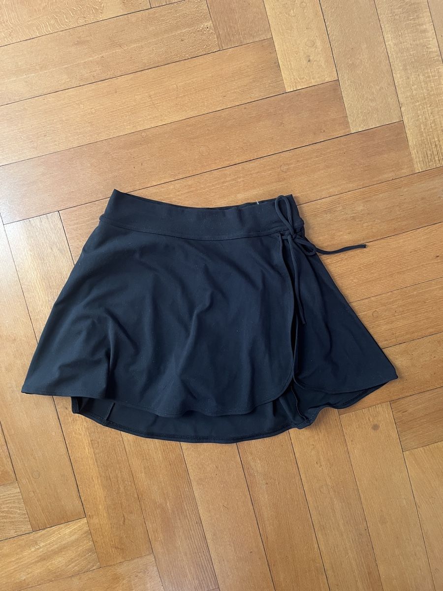 Röcke: Schwarzer Tennisrock, Skort – Gebraucht aus Bern von sosophie 3