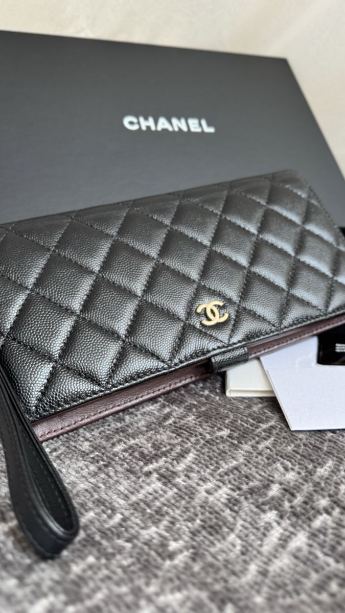 Chanel Borse da donna: Chanel Pochette Caviar Black/Gold – Usato da Zürich venduto da eli_vi 1